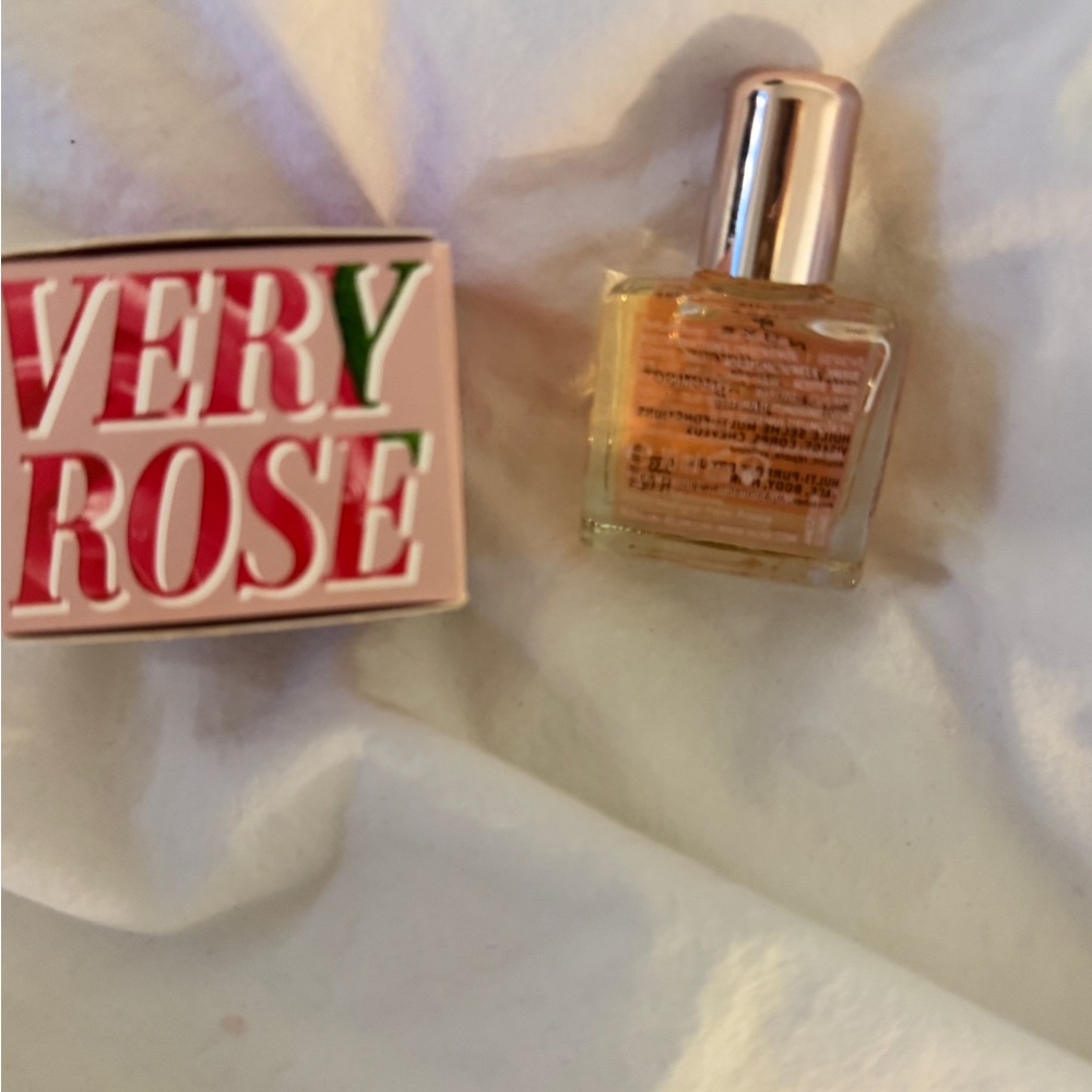 NUXE Paris Bundle: Very Rose Lip Balm (15g) & Huile Prodigieuse Florale (10ml) - Picture 3 of 3